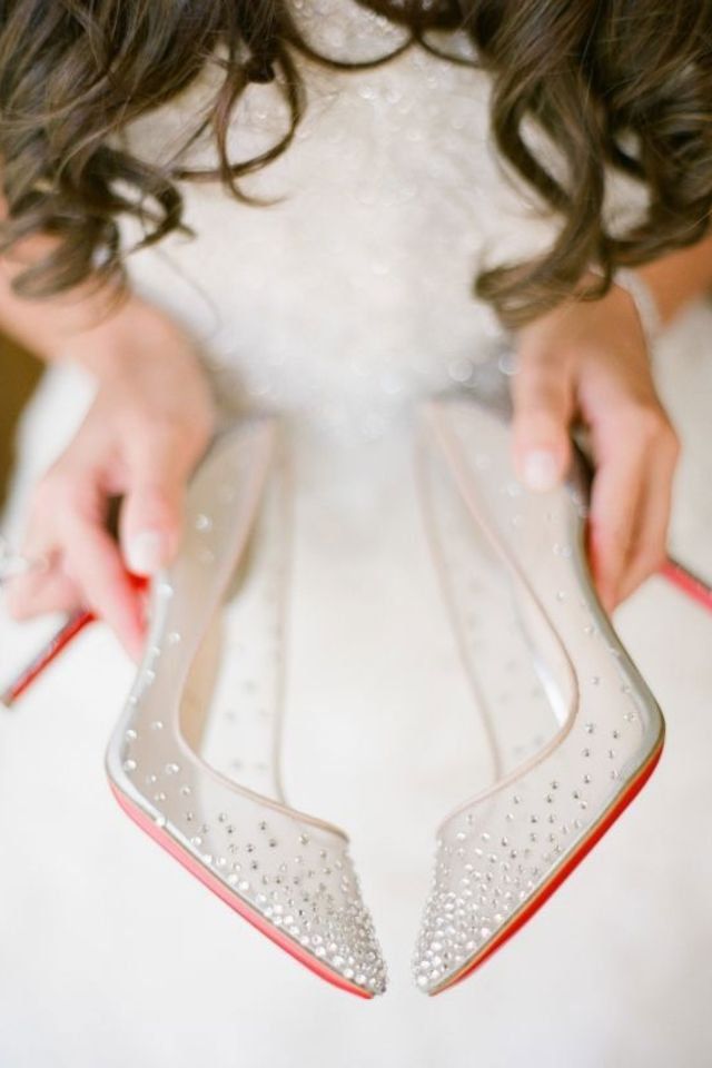 large_fustany-weddings-photos_you_must_take_of_your_wedding_dress_and_accessories-bride_wedding_day_shoes-2